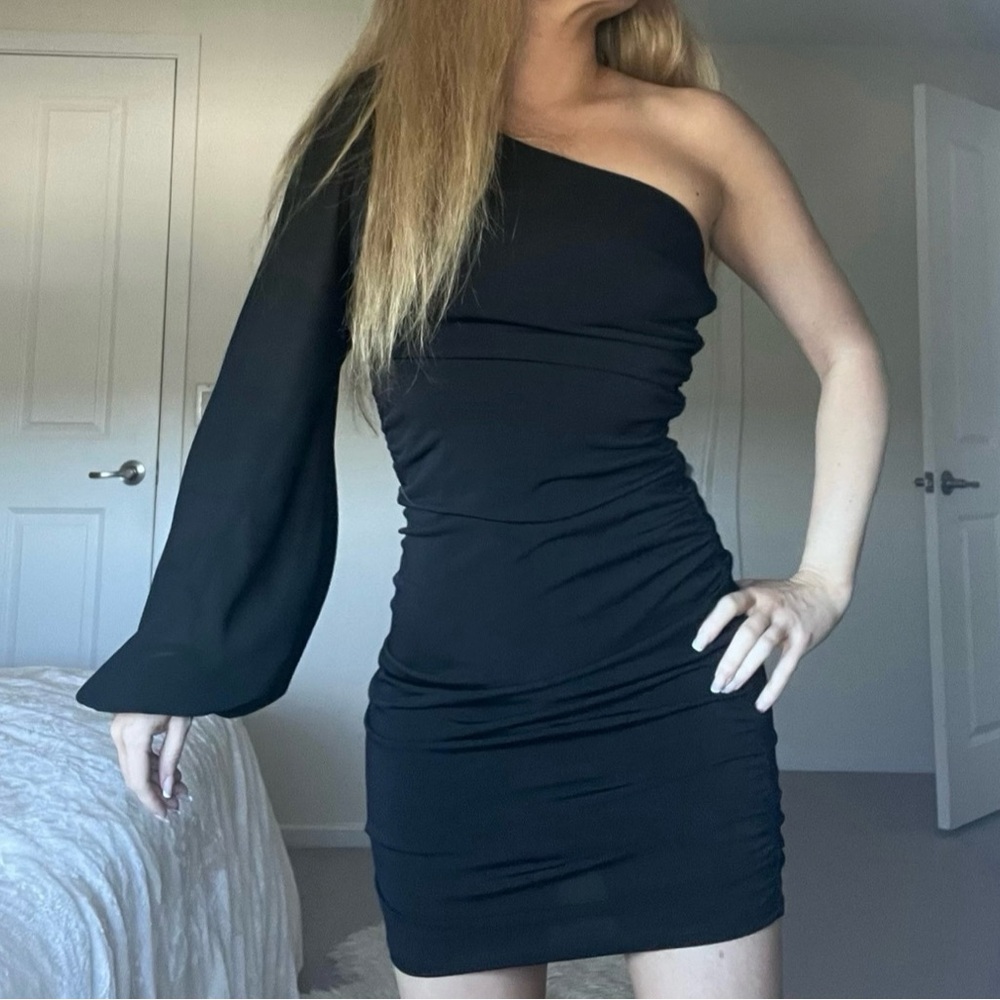 One sleeve dress